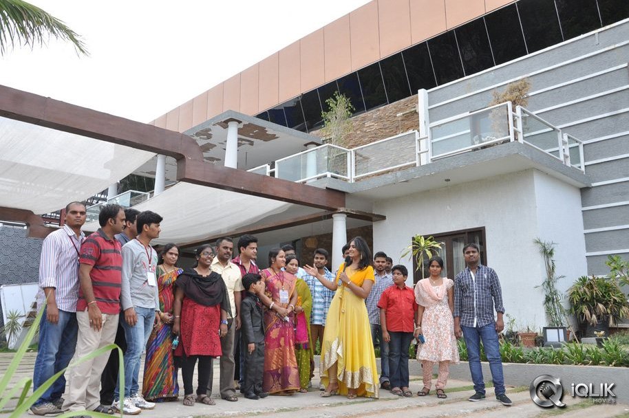 Nagarjuna-Meets-Docomo-Manam-Contest-Winners